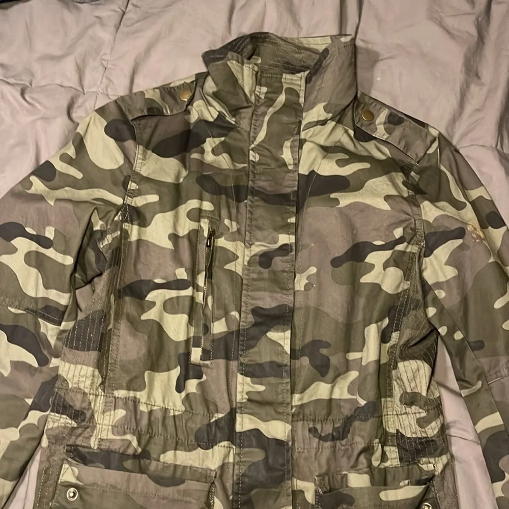 Green camouflage online jacket, size medium - Picture 3 of 8